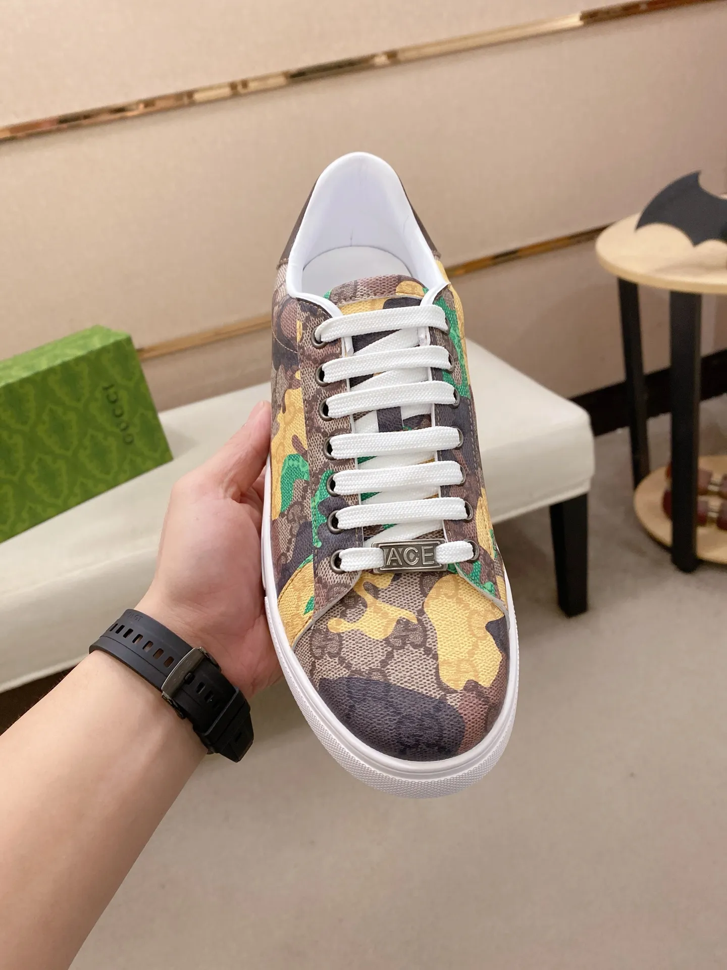 Ex-factory price 380💰【Gucci】Gucci men’s latest series of casual shoes! The official website is built 1:1. The upper is made of imported high-quality cowhide, and the lining is made of high-quality sheepskin, which is soft and comfortable. Picky selection of materials and exquisite workmanship give you the best enjoyment. Number of yards: 38-44 yards.
